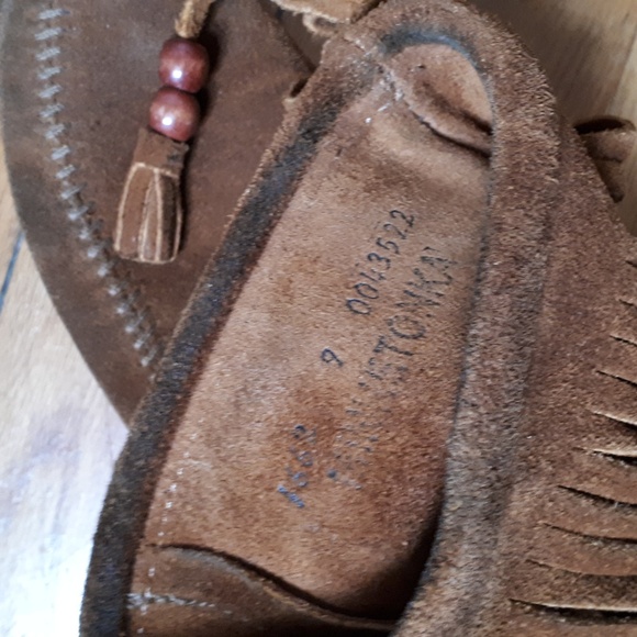 Minnetonka Moccasins Woodstock Chestnut Boots - Picture 10 of 11